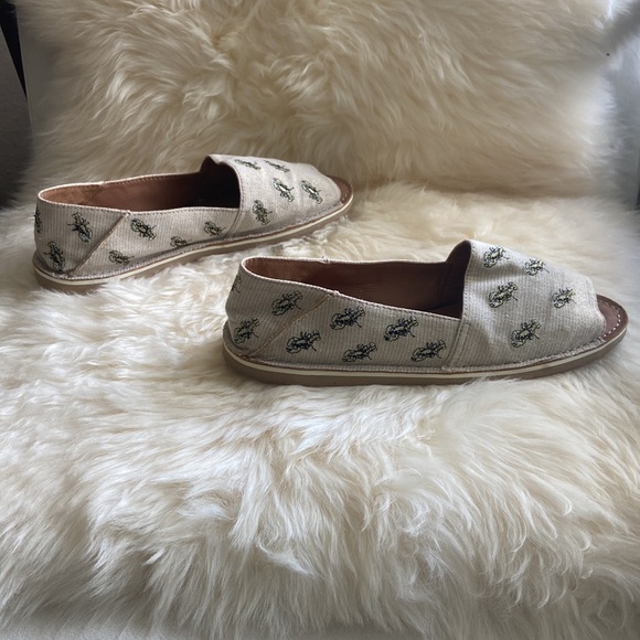 Coach Lobster Flats - Picture 5 of 11